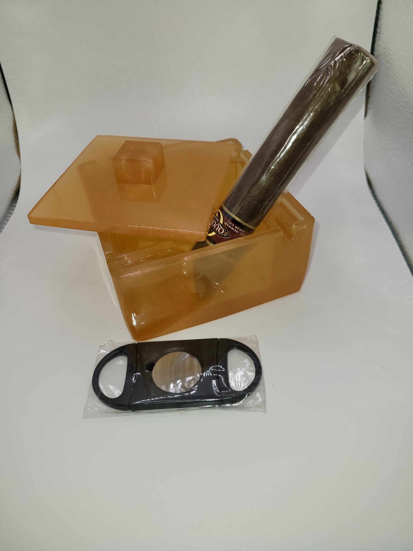 Large ashtray with lid