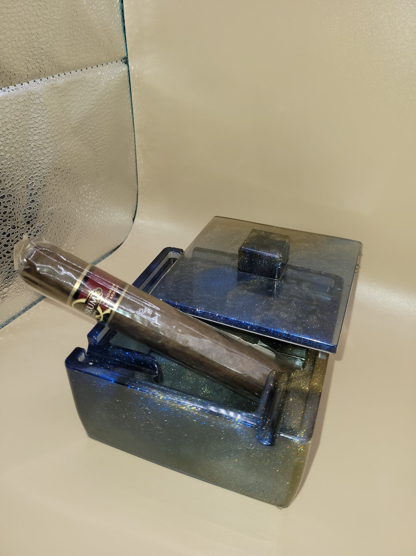 Large ashtray with lid