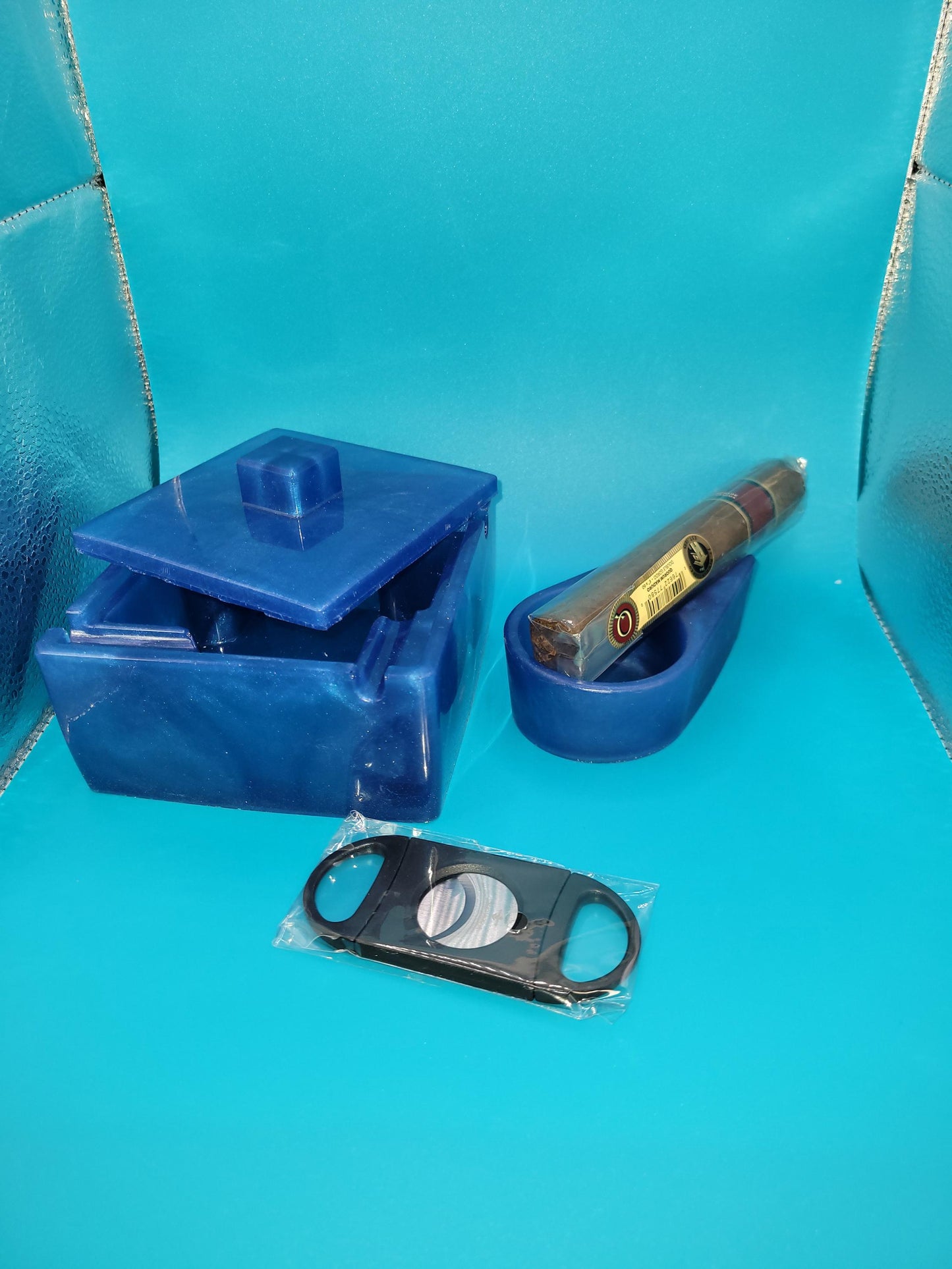 Ashtray with lid in Blue