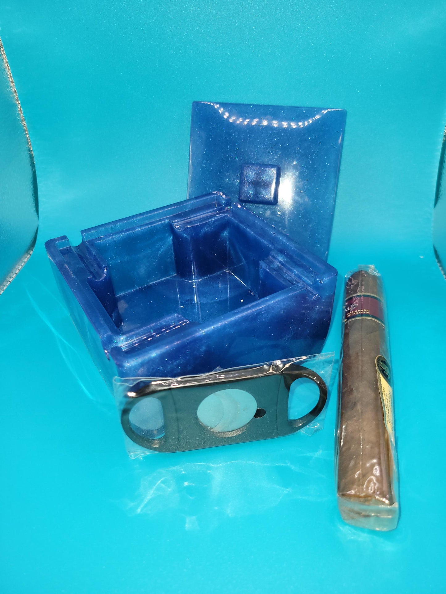 Ashtray with lid in Blue