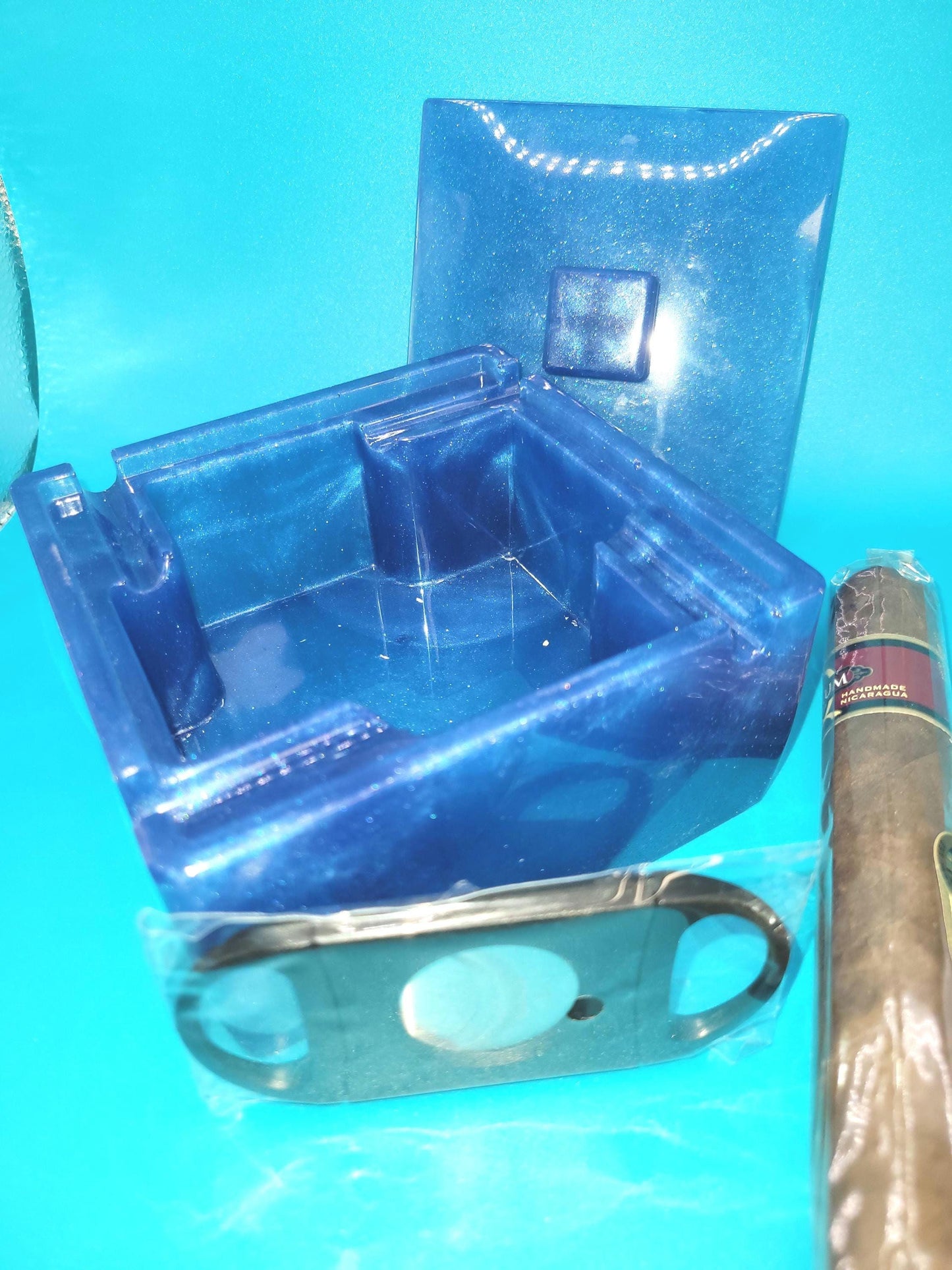 Ashtray with lid in Blue