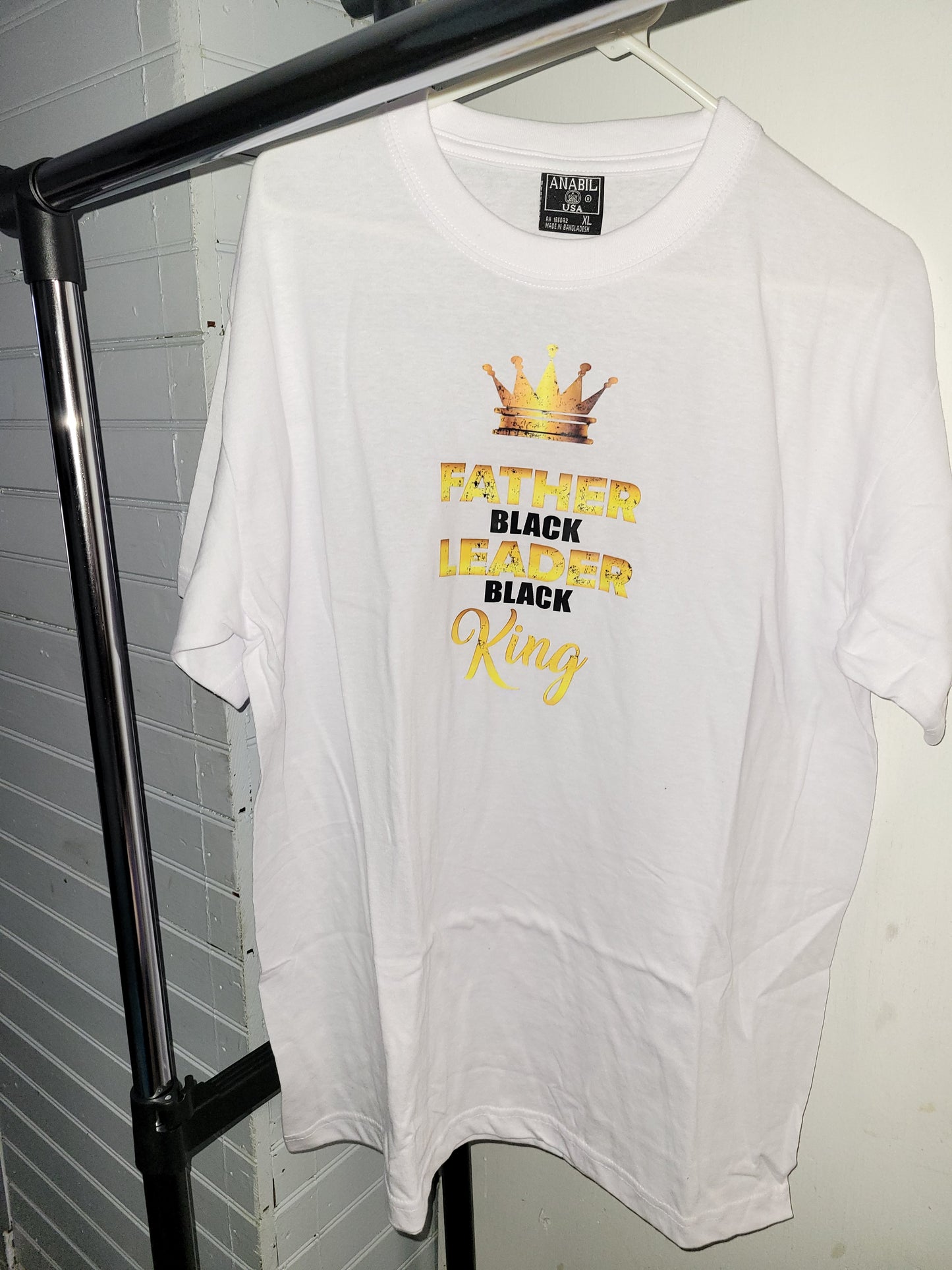 Black Father, Black Leader - Empowering African American T-Shirt XL